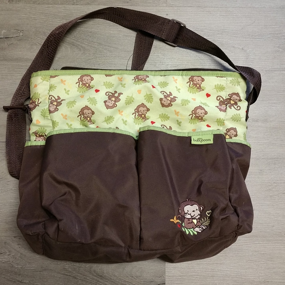 Baby boom diaper bag with multiple pockets